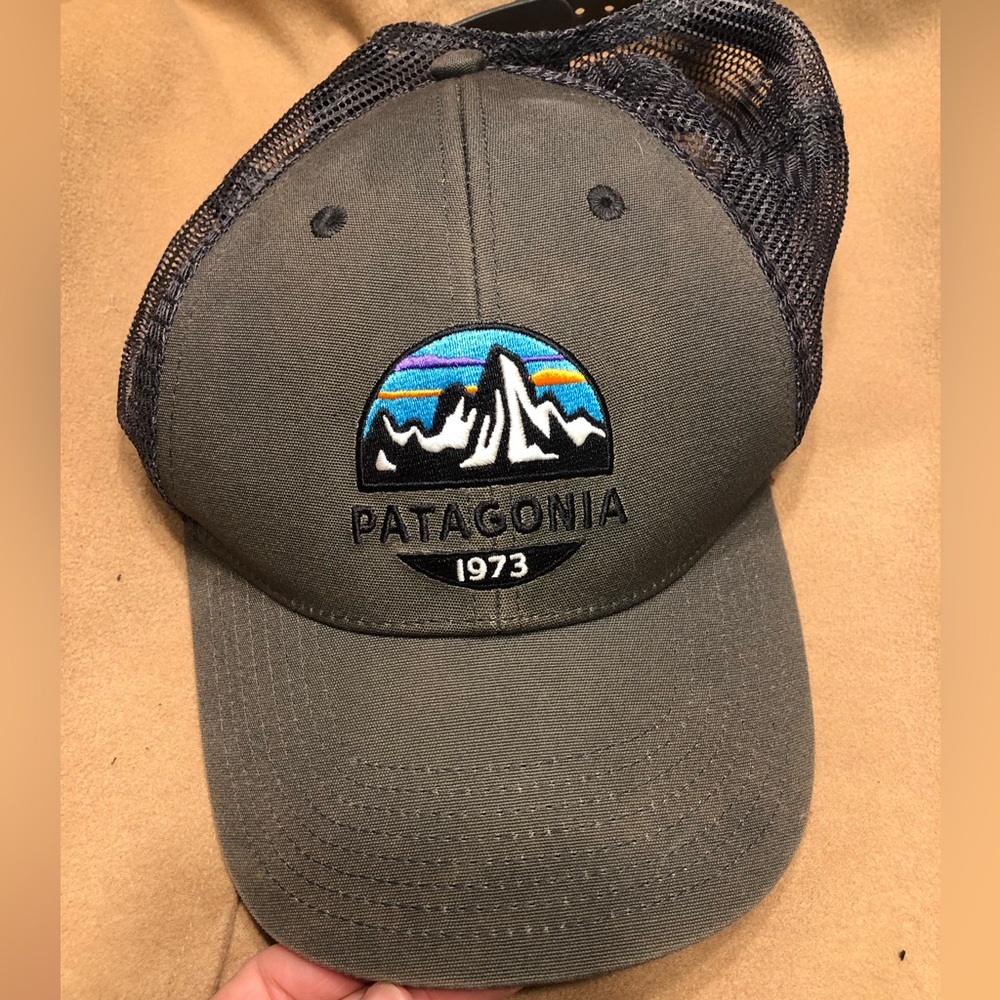 Patagonia trucker mesh Snapback hat center logo 1973 black